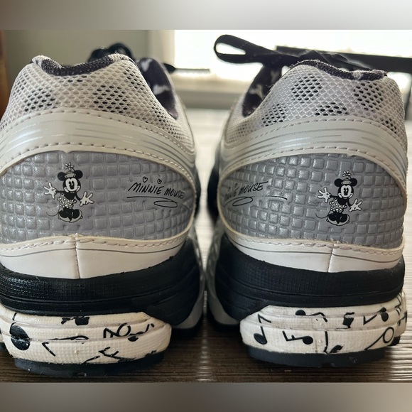 New Balance Run Disney 2015 Minnie Mouse Running Shoes Size 8 ❤️🖤 - Picture 4 of 15